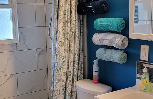 Mount Airy House | Retro Cozy Home Away from Home 2 bedroom home just outside downtown Mayberry