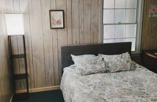 Mount Airy House | Retro Cozy Home Away from Home 2 bedroom home just outside downtown Mayberry