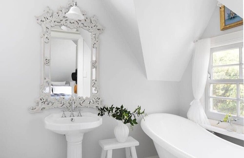 Witta House | Luxury Country Cottage Escape for 6
