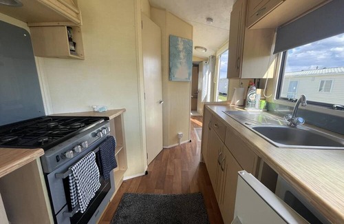 Clacton-on-Sea House | 6 berth caravan at Valley Farm Holiday Park nearby Clacton-on-Sea ref 46728V