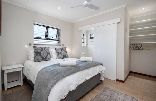 Hermanus Apartment | Steenbok House self catering Apartment