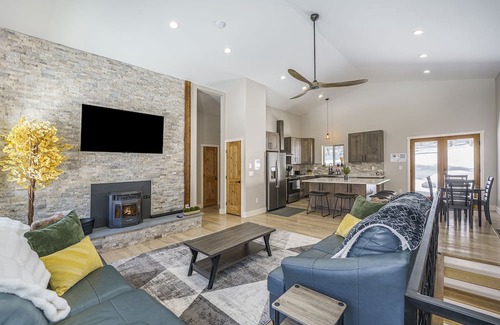 Saint Mary's Cabin | Alpine Oasis: CO Mtn Luxe Cabin