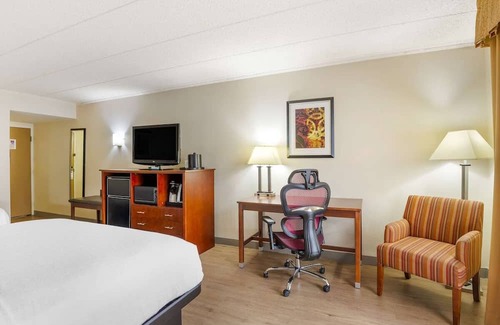 North Chesterfield House | Upscale Richmond Inn Minutes from Poe Museum and Monument Avenue