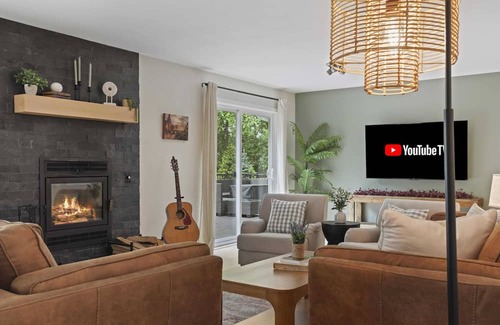 Madison House | HOT TUB - 20min to Capitol - Deck - Yard - Firepit