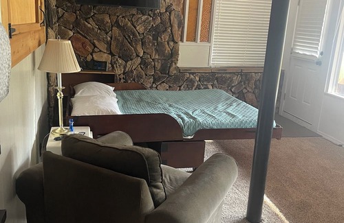 Wishon Cabin | Lake and dock access cabin… 3 bed/2 bath with bonus room…sleeps 12