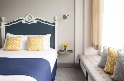 Theater District Apartment | Deluxe Queen Room Near Glide Memorial Church SAN