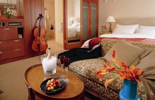 Union Square Apartment | Deluxe King Room Near Apple Union Square SAN