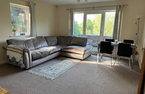 Cambourne Apartment | 2 Bed Apartment - short and long term stay Balcony & Lakeview