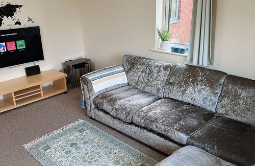 Cambourne Apartment | 2 Bed Apartment - short and long term stay Balcony & Lakeview