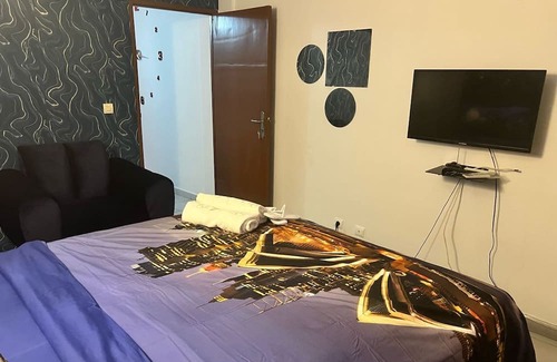 Angre Apartment | Super Appartement T2 en Mezzanine Bien Équipé