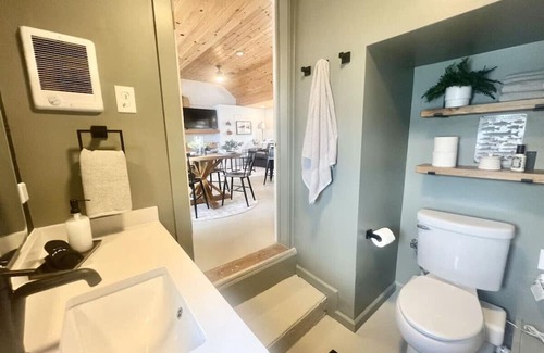 Scott House | Skaneateles Lake Escape: Cozy 2BR Waterfront Retreat