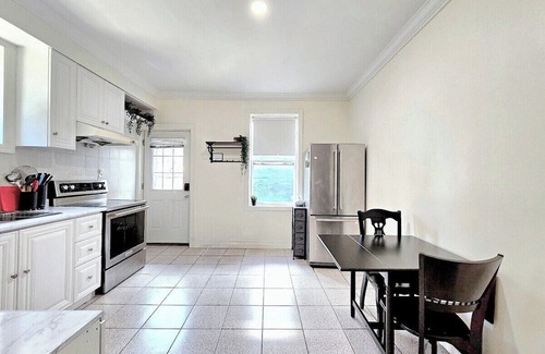 Trinity - Bellwoods Apartment | Downtown Toronto 1 bedroom unit Near Trinity bellwood park