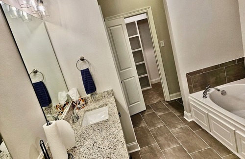Highlands - Perkins House | Down Home Lodging in BTR