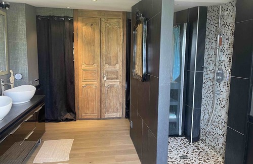 Jussy-le-Chaudrier House | Maison de Charme au Milieu D'un Parc Arboré