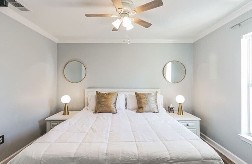 New Tampa Apartment | Paradise Palms-Cali King Beds-EV ChargersAvailable