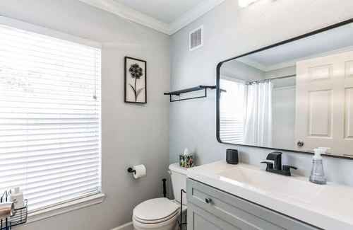 New Tampa Apartment | Paradise Palms-Cali King Beds-EV ChargersAvailable