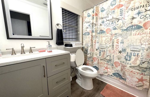 Indian Wells House | Close to ALL the parks! 5 Beds, Cozy private home with lots of amenities!
