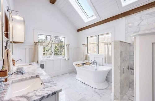 North Falmouth House | NEW for 2024. Waterfront renovated home near Shining sea bike path. RPMS145