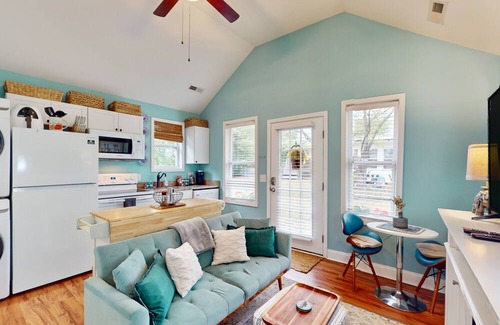 Wilmington House | Adorable dog-friendly cottage with washer/dryer, central AC, full kitchen