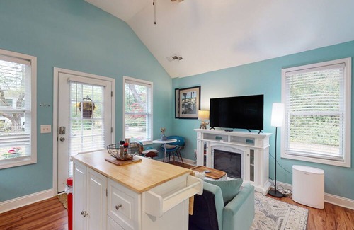 Wilmington House | Adorable dog-friendly cottage with washer/dryer, central AC, full kitchen