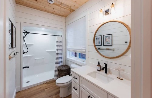 Georgian Bay Cabin | NEW Muskoka Lakehouse w/ Hot Tub