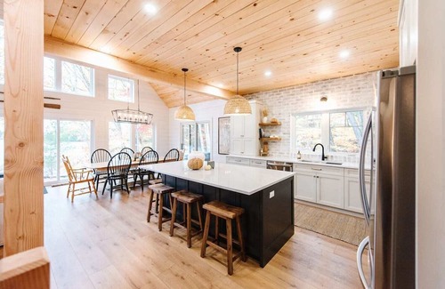 Georgian Bay Cabin | NEW Muskoka Lakehouse w/ Hot Tub