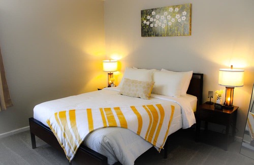 Monroeville Apartment | Your Stonecliffe Escape - Convenient location with a peaceful community feel!