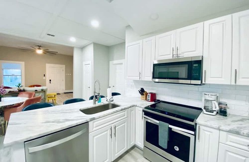 Riverside Heights House | Vibrant Tampa Retreat w/ Large Deck & Grill: Minutes from Top Attractions!