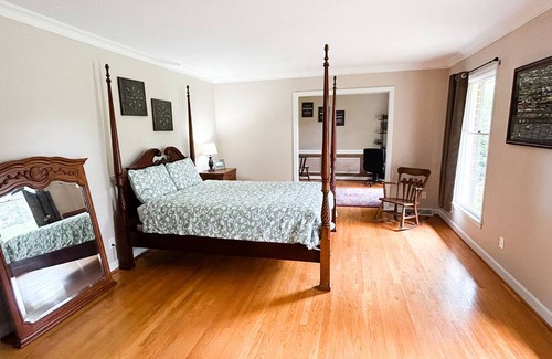 Paw Creek House | Secluded 4 bedroom home, 12 min to whitewater Center, 15 min to Uptown Charlotte