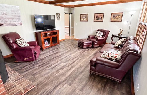 Paw Creek House | Secluded 4 bedroom home, 12 min to whitewater Center, 15 min to Uptown Charlotte