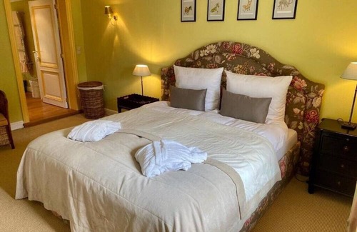 Hockai House | Luxurious cottage right next to great hiking trails and racetrack action