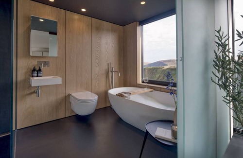 Aberporth Villa | Luxury clifftop homestay for 8 in Aberporth, Cardigan Bay