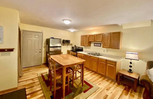 Frankfort Apartment | FRANKFORT 1 BEDROOM, 1 BATHROOM COUNTRY SETTING APARTMENT, 1/2 MILE TO BEACHES