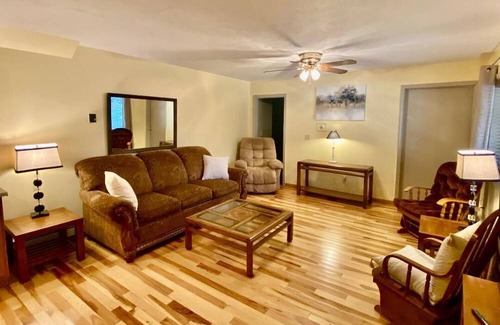 Frankfort Apartment | FRANKFORT 1 BEDROOM, 1 BATHROOM COUNTRY SETTING APARTMENT, 1/2 MILE TO BEACHES