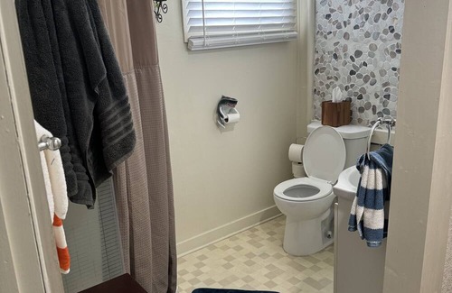 Monticello Cabin | Cozy 1 bedroom cabin with boat slip