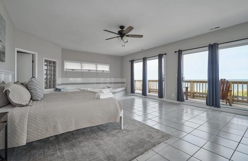 Cottage Line Apartment | Beachhouse Penthouse with a Pool!