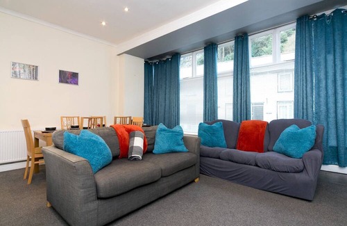 Rhiwbryfdir House | Edwardian End Terrace Property | Pass the Keys