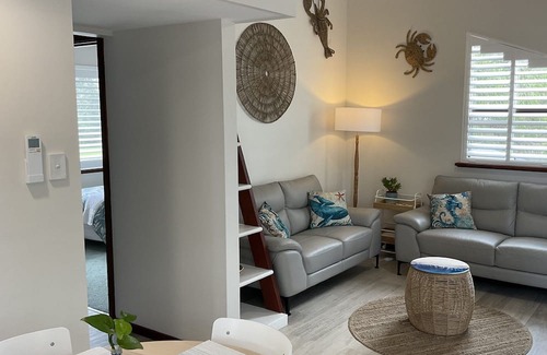 Abbey Apartment | Moana Roa Beach Stay