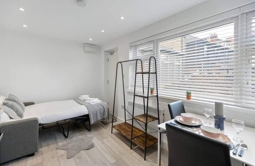 Chelmsford Apartment | Studio Living: Simplified Urban Lifestyle