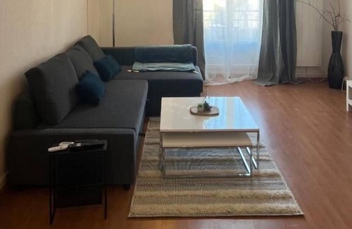 Quartier Chorier-Berriat Apartment | Le Filmophile Spacieux Avec 2 Balcons et Garage Privé