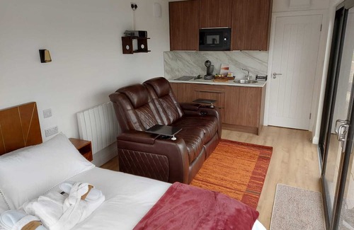 Enniskillen Cabin | LakEscape -- Luxury Waterfront Self Catering Cabin - ROMA