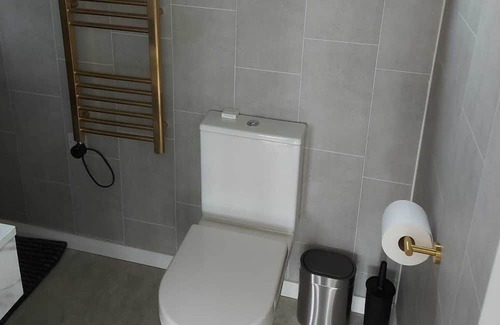 Enniskillen Cabin | LakEscape -- Luxury Waterfront Self Catering Cabin - ROMA
