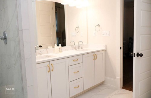 Oxford House | Fieldstone's Finest Farmhouse