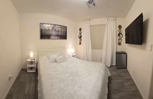 Las Vegas Apartment | Cozy Room in Las Vegas with AC, WiFi Full Bath In New Residential Neighborhood