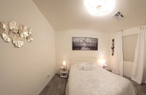 Las Vegas Apartment | Cozy Room in Las Vegas with AC, WiFi Full Bath In New Residential Neighborhood