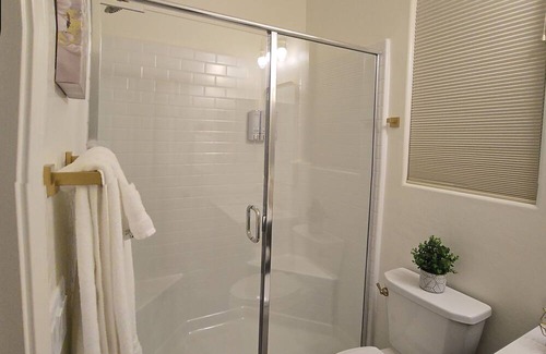 Las Vegas Apartment | Cozy Room in Las Vegas with AC, WiFi Full Bath In New Residential Neighborhood