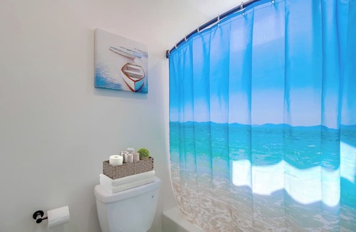 National City House | Modern 3-BR 3-Bath Home w Balcony Views, 2-car Parking, Near Beach & Gaslamp