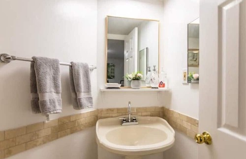 Kawartha Lakes Apartment | Country retreat- Tree farm stay