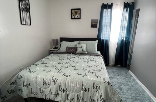 West Lawn House | Tinny & cozy house by Midway Area in Chicago