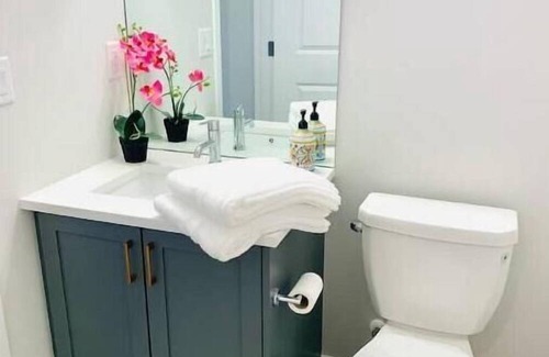 Keith Apartment | Scenic Waterfront Guest Suite, near Banff & Ski